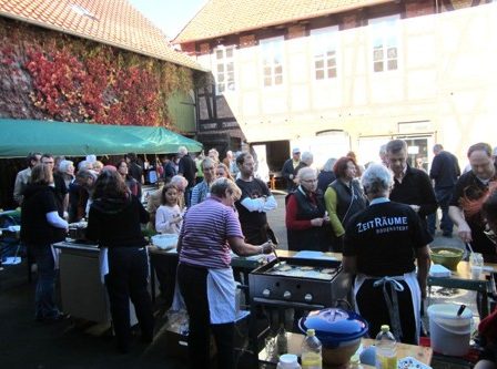 ZeitRäume Bodenstedt:  Aeppel un Aerdaeppel-Fest