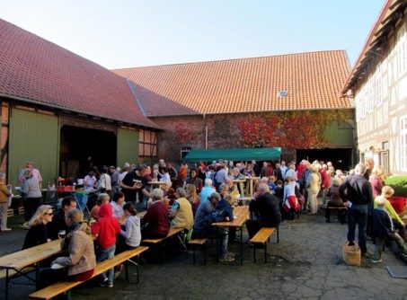 ZeitRäume Bodenstedt:  Aeppel un Aerdaeppel-Fest